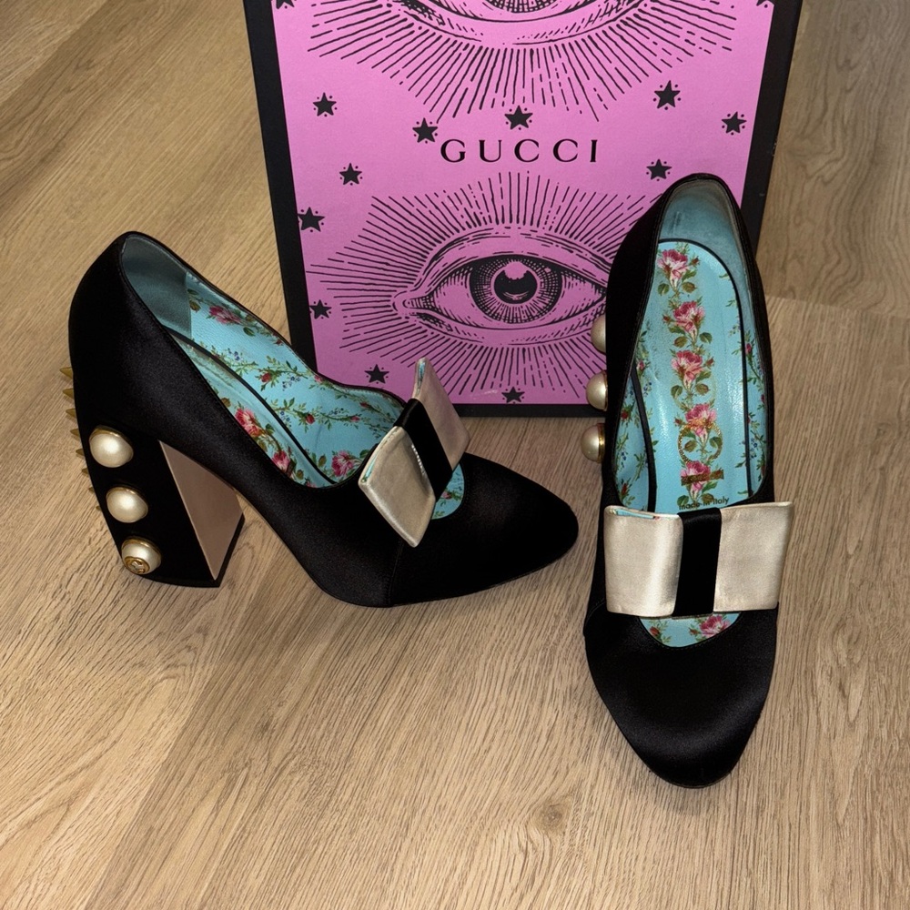 Gucci Silk Satin Pearl Studded Luna Bow Pumps Size 40